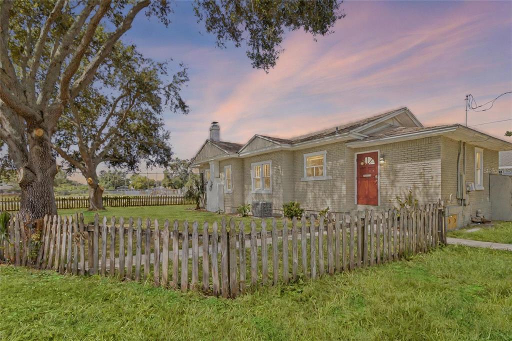 4701 HAINES ROAD N, ST PETERSBURG, FL — photo 3 of 37