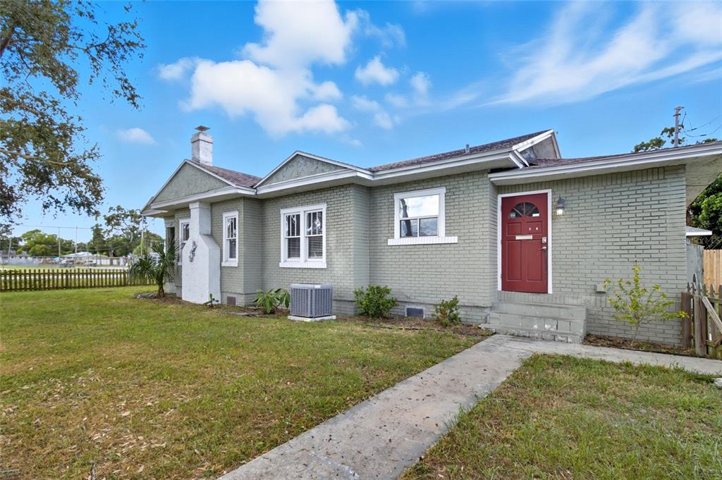 4701 HAINES ROAD N, ST PETERSBURG, FL — photo 4 of 37