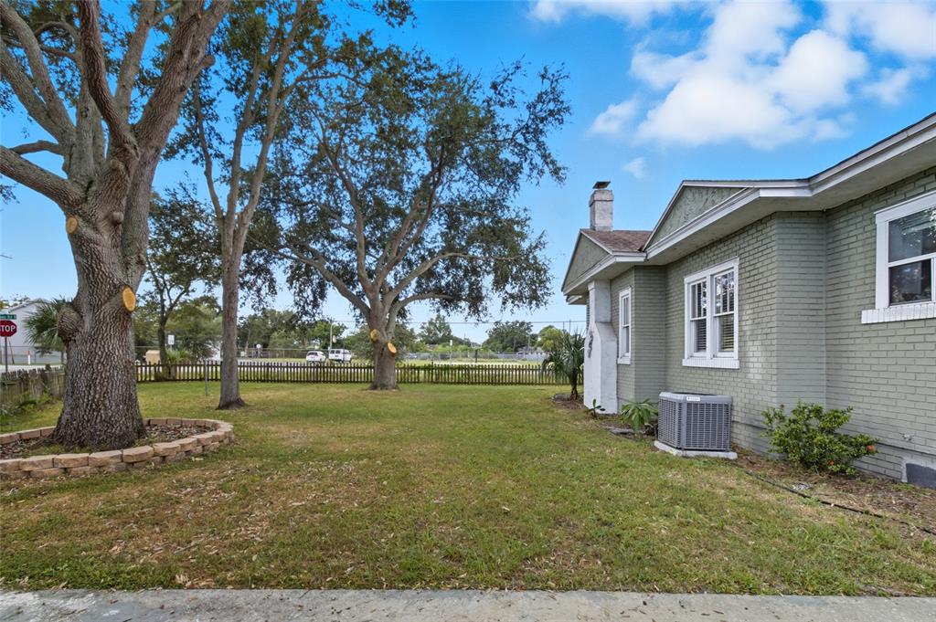 4701 HAINES ROAD N, ST PETERSBURG, FL — photo 5 of 37