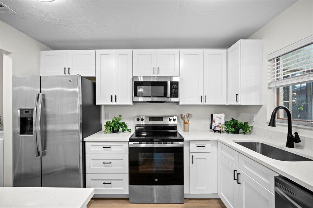 2922 LICHEN LANE UNIT A, CLEARWATER, FL — photo 3 of 34