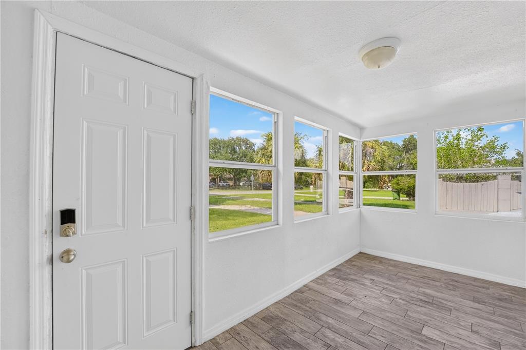4503 WISHART BOULEVARD, TAMPA, FL — photo 3 of 28