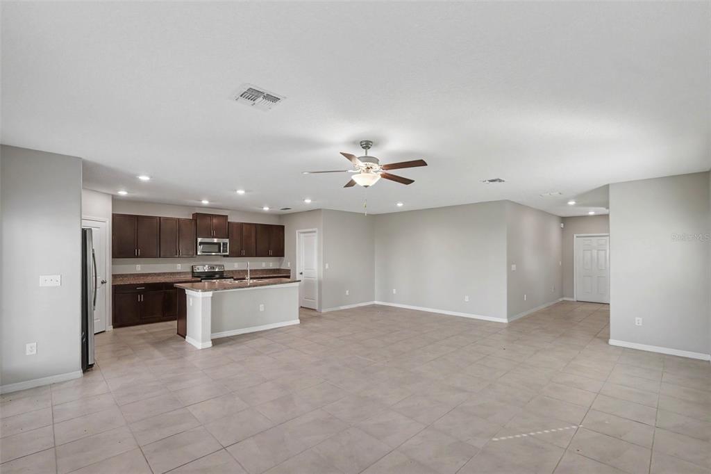 15535 MILLER CREEK DRIVE, SUN CITY CENTER, FL — photo 4 of 19