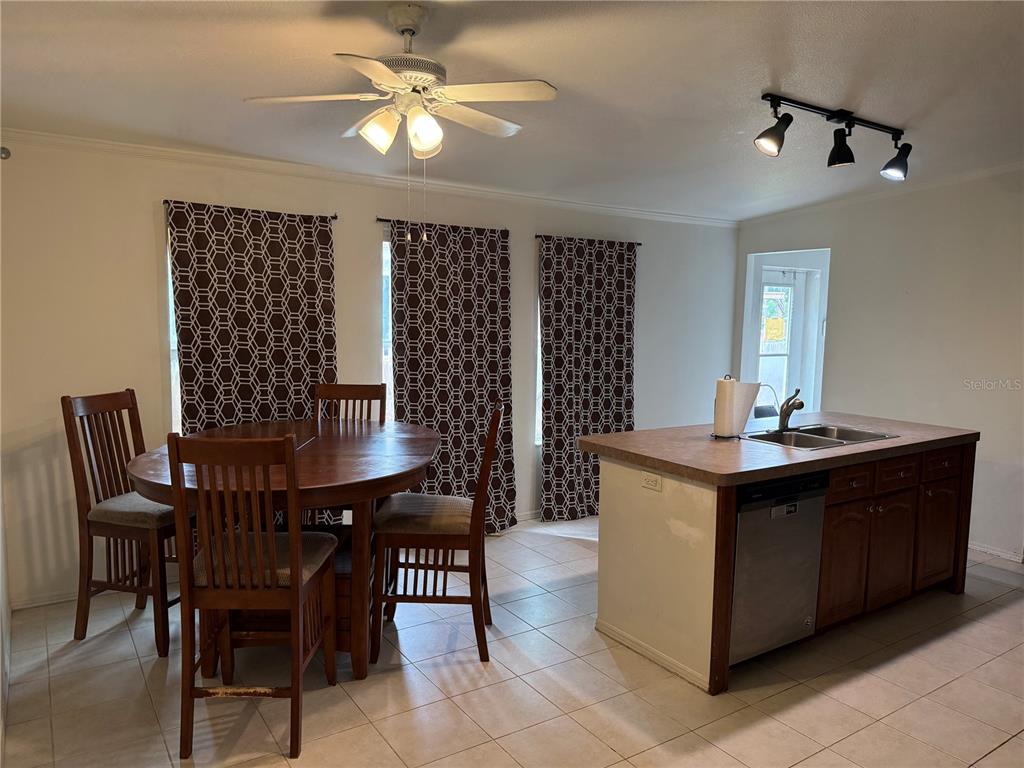 4119 SE LEMON AVENUE, HIGHLAND CITY, FL — photo 5 of 18