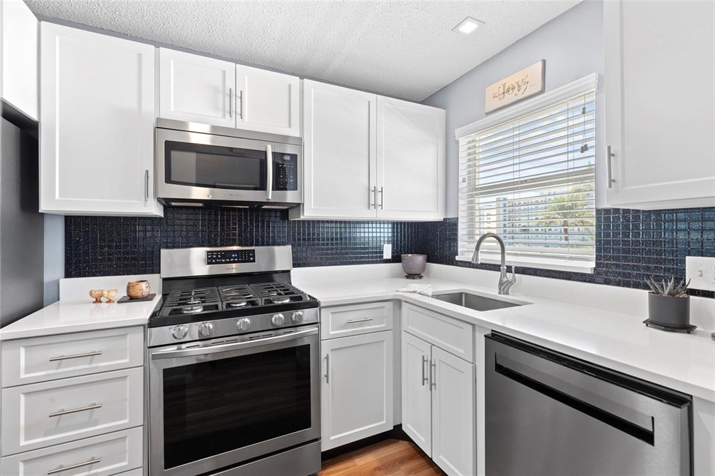 6075 SHORE BOULEVARD S UNIT 411, GULFPORT, FL — photo 5 of 44