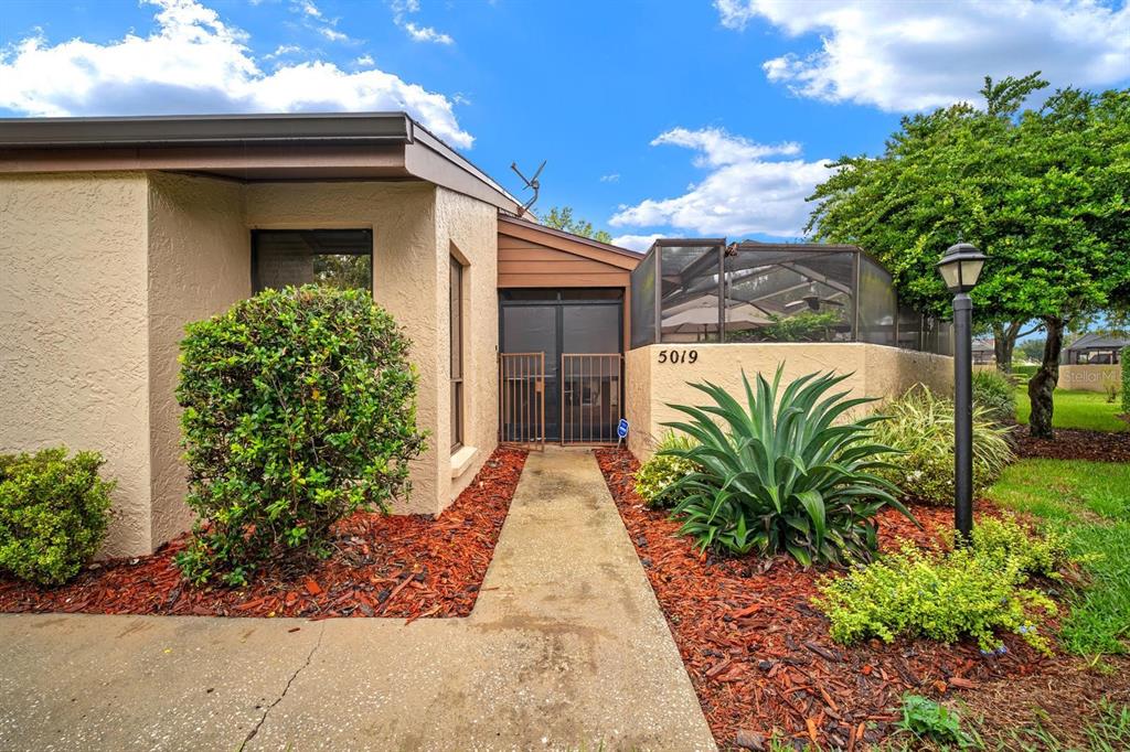 5019 UMBER WAY S, TAMPA, FL — photo 2 of 30