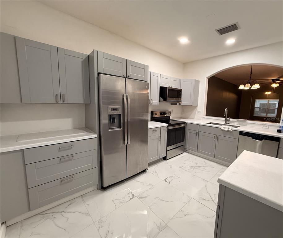 3454 HIGH HAMPTON CIRCLE, TAMPA, FL — photo 3 of 18