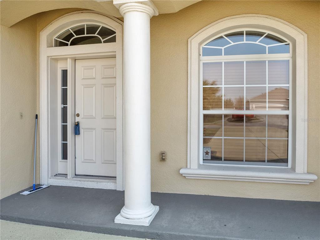 An entryway leads into a dining area with a white pillar and hardwood flooring — 6260 SW 90TH STREET, OCALA, FL