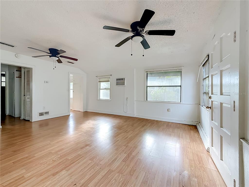 4519 HAINES ROAD N, ST PETERSBURG, FL — photo 4 of 45