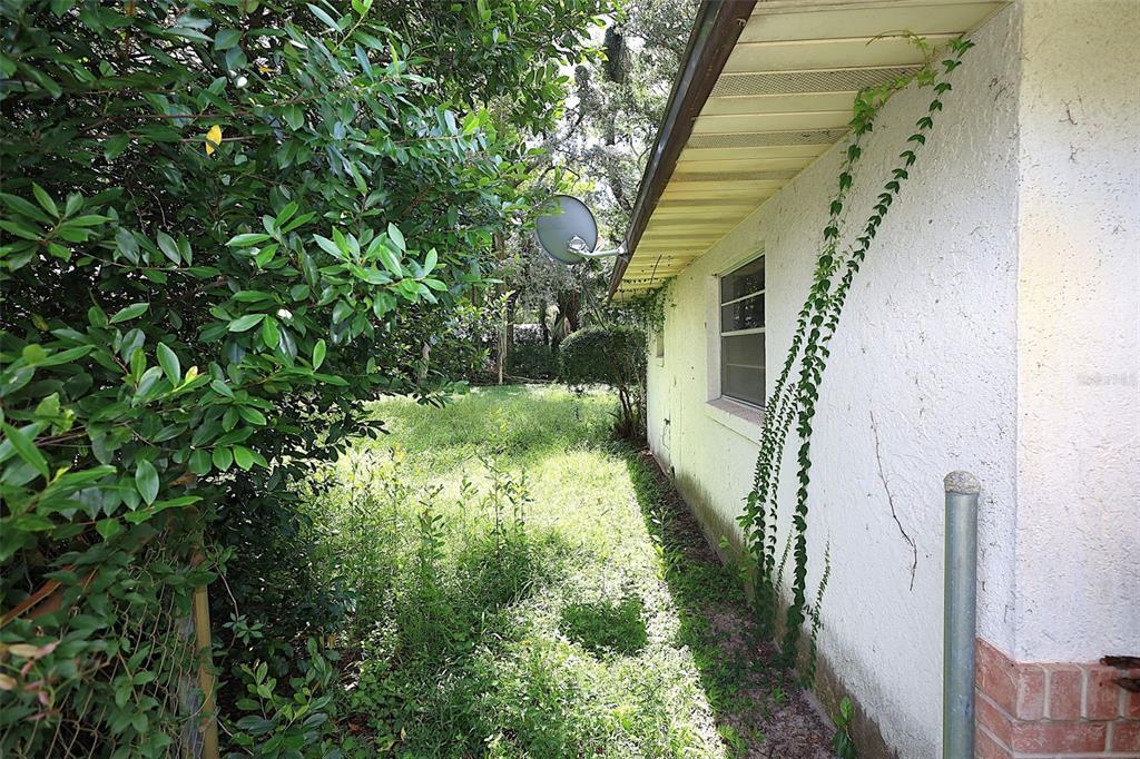 339 COLOMBA ROAD, DEBARY, FL — photo 4 of 30