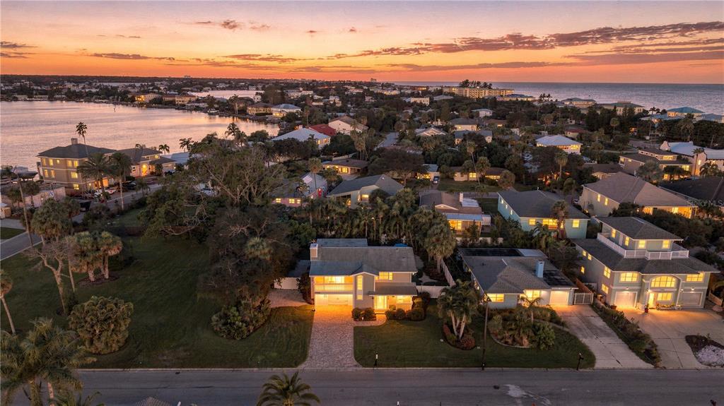 112 6TH STREET, BELLEAIR BEACH, FL — photo 5 of 30