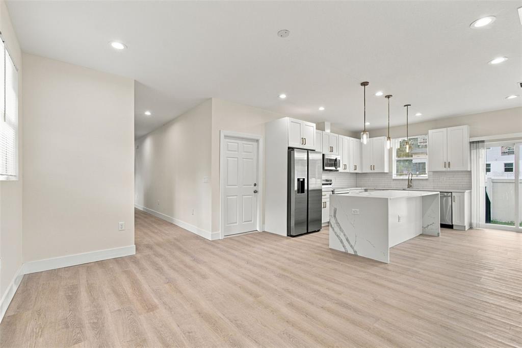 7315 MOUNT VERNON ROAD, TAMPA, FL — photo 3 of 28