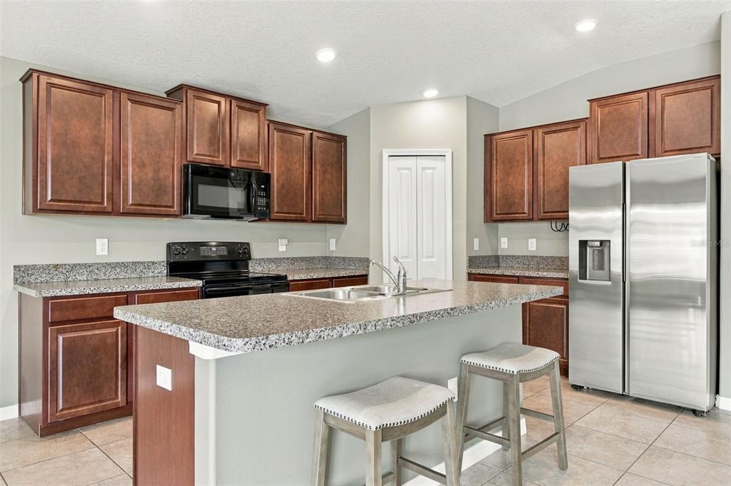 6645 WAGON TRAIL STREET, ZEPHYRHILLS, FL — photo 2 of 23