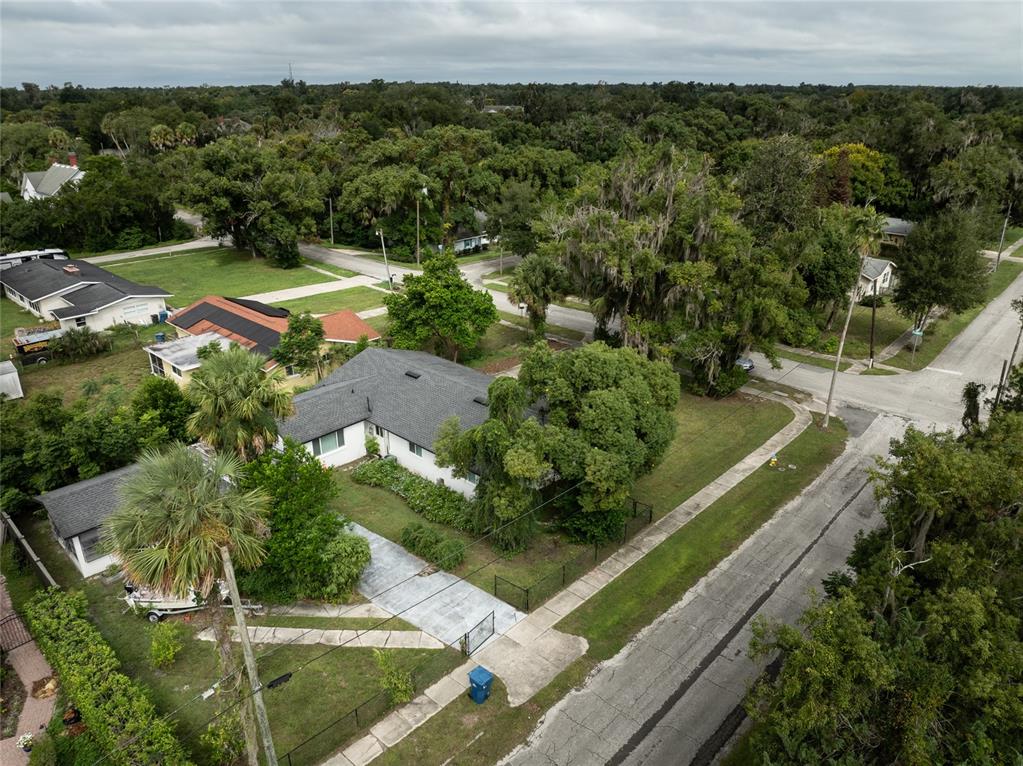 1004 N CAMPHOR LANE, DELAND, FL — photo 4 of 29