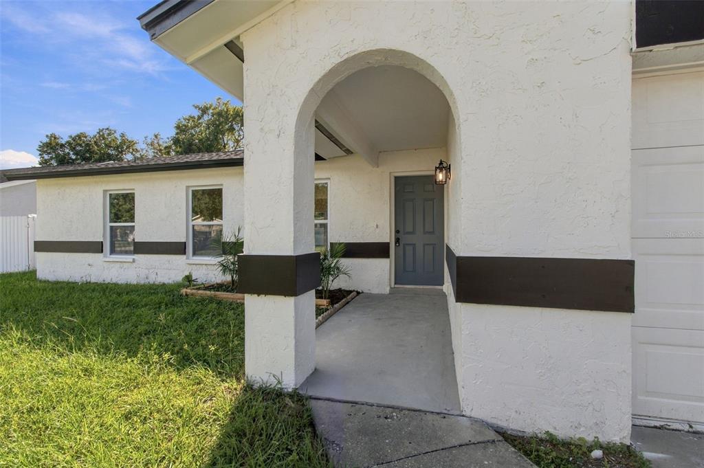 13918 BRIARDALE LANE, TAMPA, FL — photo 5 of 30