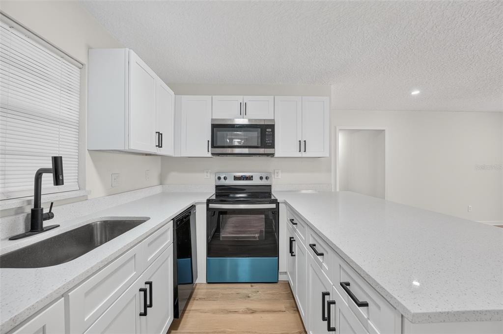 10810 GENEVIEVE STREET, ORLANDO, FL — photo 4 of 30