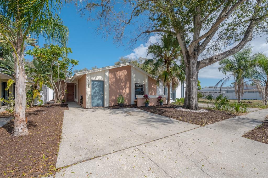 4709 GLENAIRE COURT