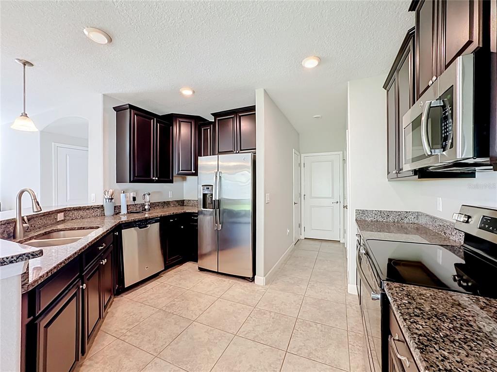 1922 CITRUS LAKE COURT, RUSKIN, FL — photo 5 of 30