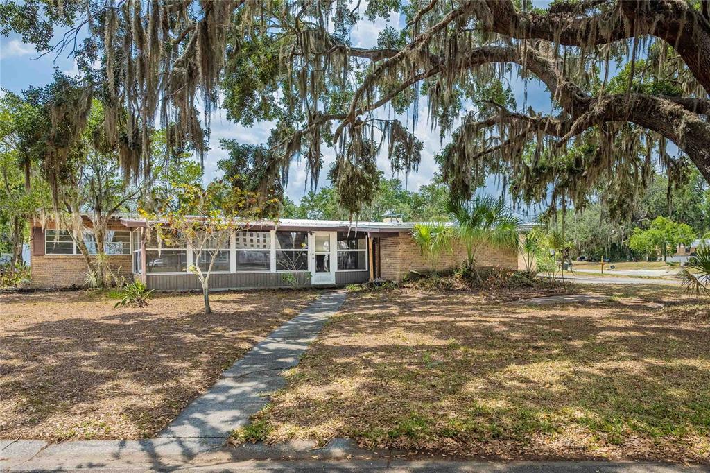 415 MANOR DRIVE
