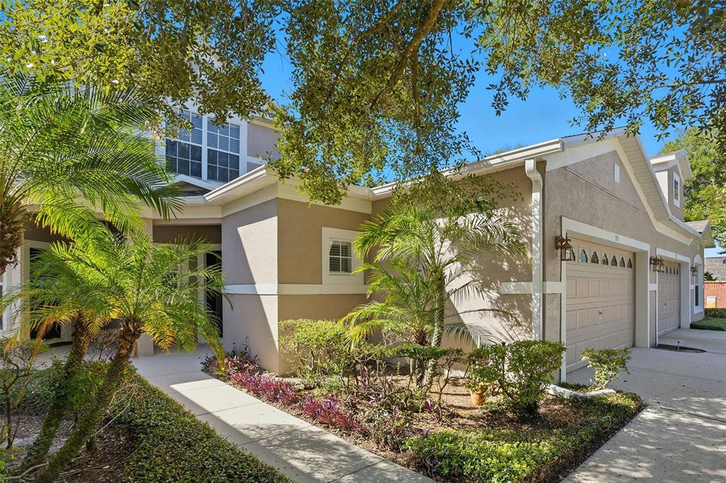 935 DAVENWOOD COURT