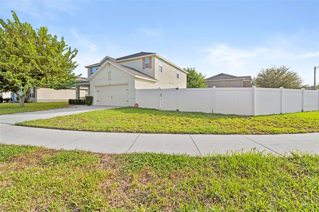 3915 BRAMBLEWOOD LOOP, SPRING HILL, FL — photo 4 of 30