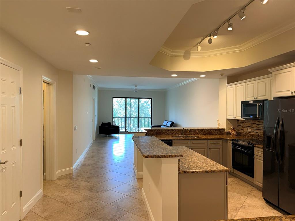 7702 LAKE VISTA COURT UNIT 303, LAKEWOOD RANCH, FL — photo 5 of 30