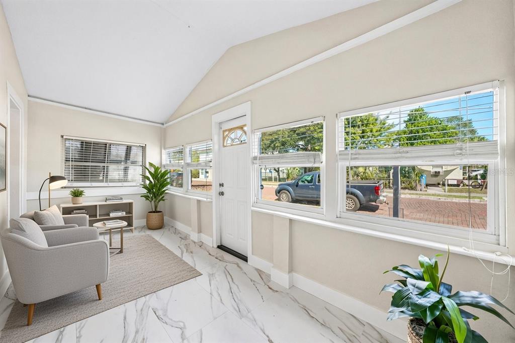 1646 28TH AVENUE N, ST PETERSBURG, FL — photo 4 of 43