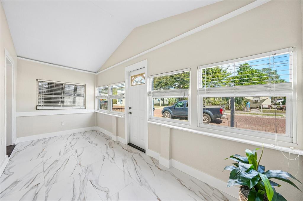 1646 28TH AVENUE N, ST PETERSBURG, FL — photo 5 of 43