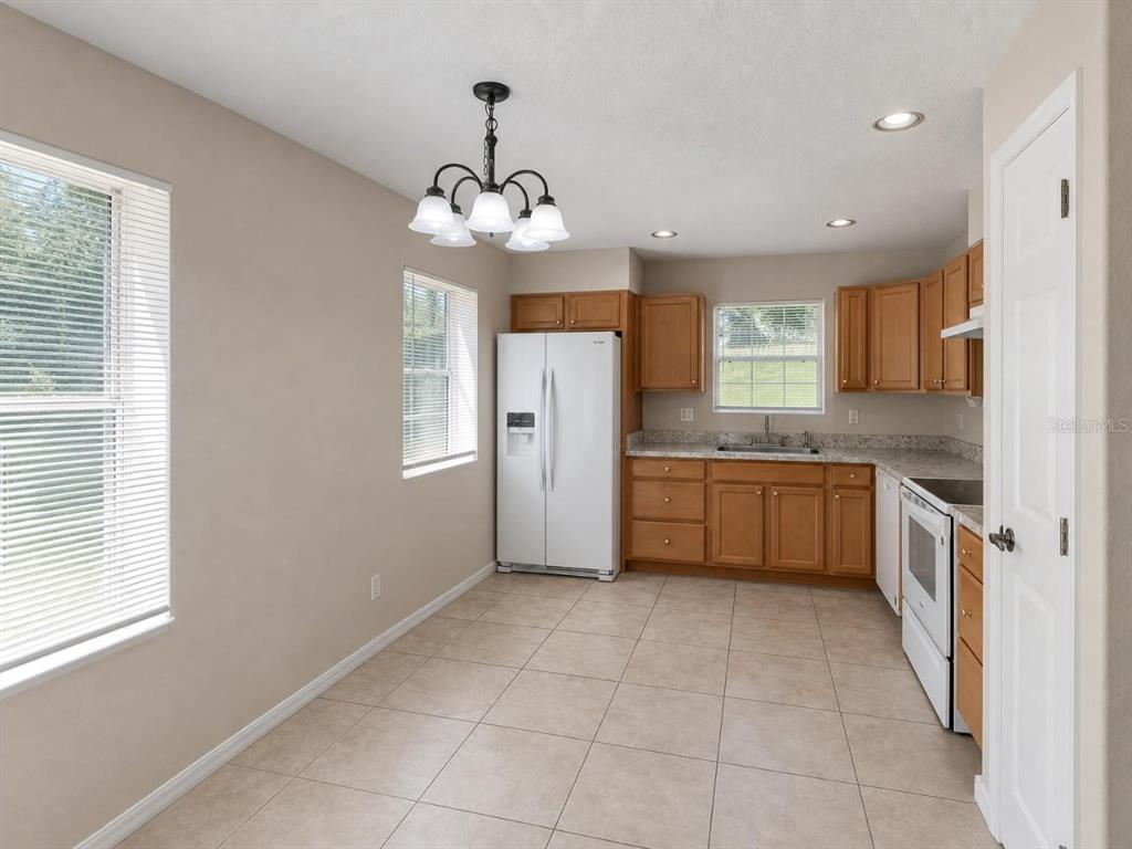 912 E CITRUS AVENUE, EUSTIS, FL — photo 4 of 12