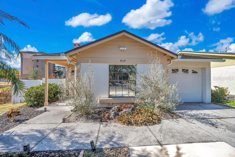 937 BUTTERCUP DRIVE