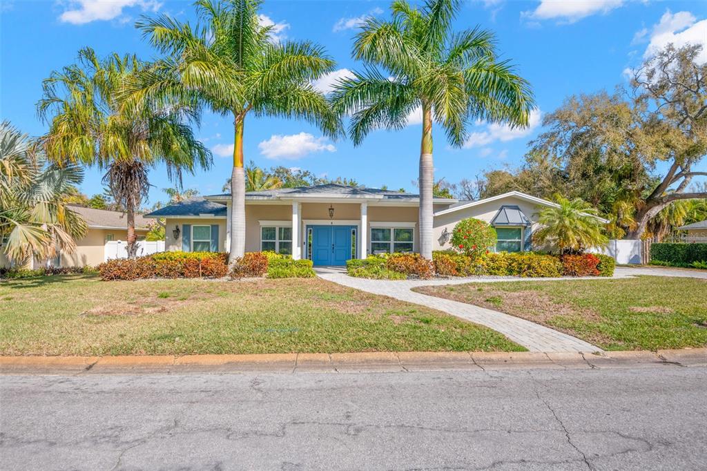 8 AMBLESIDE DRIVE