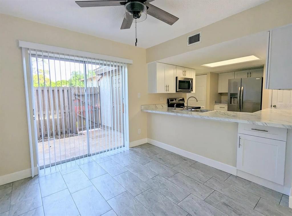 3111 CREEKGLEN COURT, BRANDON, FL — photo 5 of 14