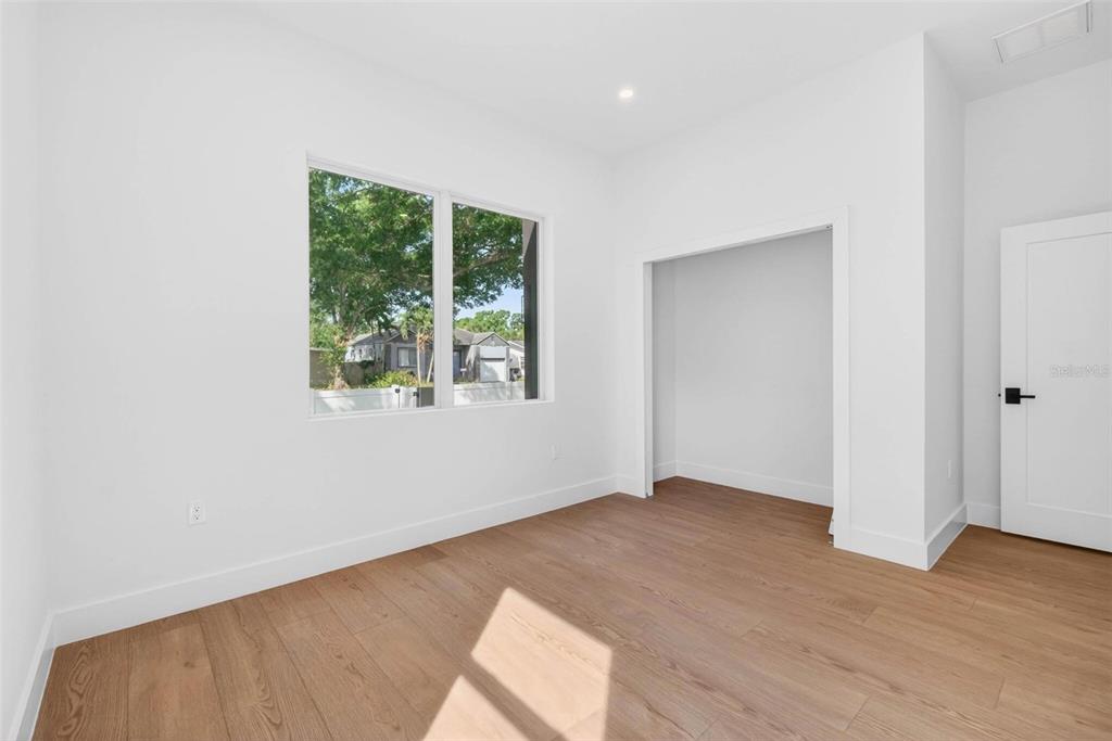 4365 IRIS STREET N, ST PETERSBURG, FL — photo 4 of 36