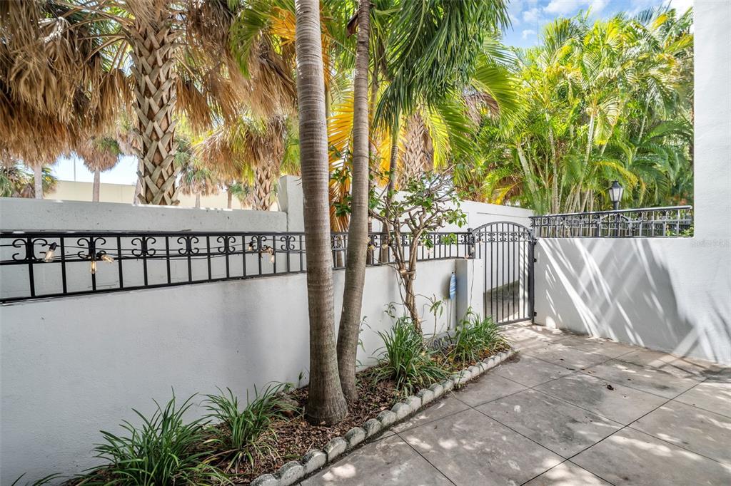 660 DELMAR TERRACE S, ST PETERSBURG, FL — photo 4 of 77