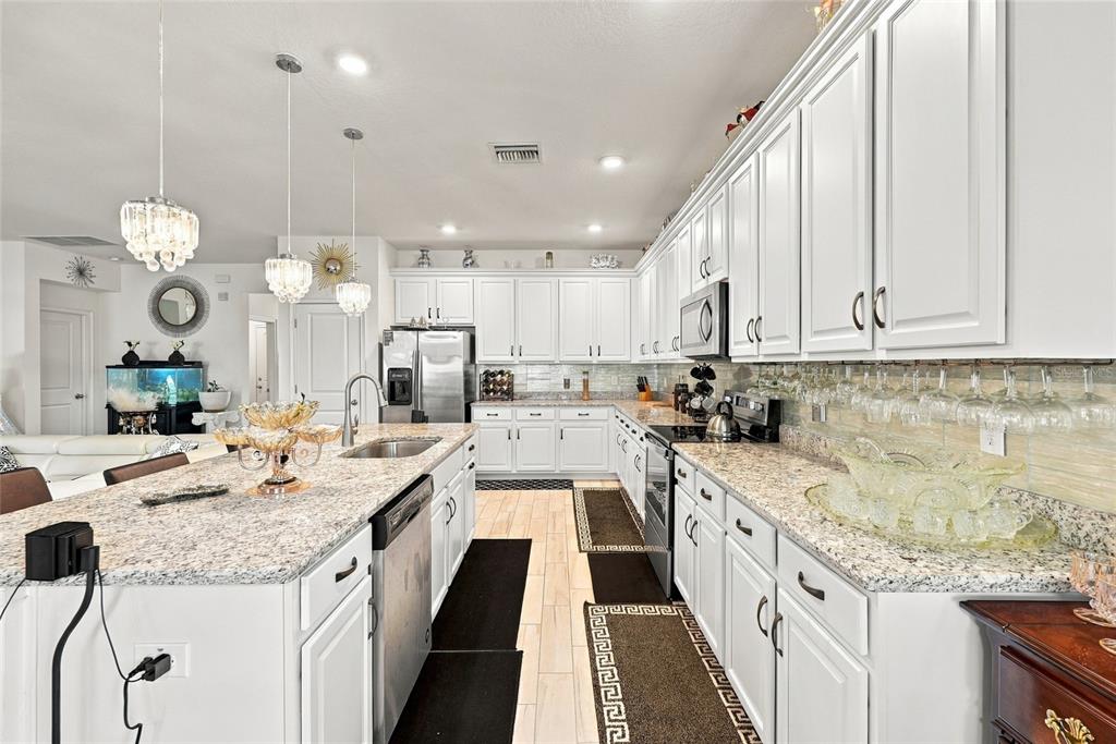 944 OLD WINDSOR WAY, SPRING HILL, FL — photo 4 of 30
