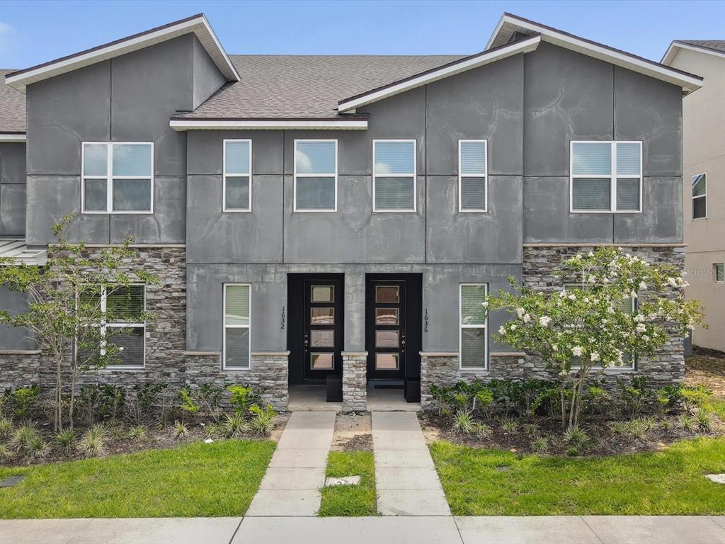 1632 TROPICAL PALMS CIRCLE