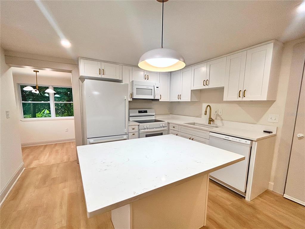 6215 58TH AVENUE N, ST PETERSBURG, FL — photo 5 of 17