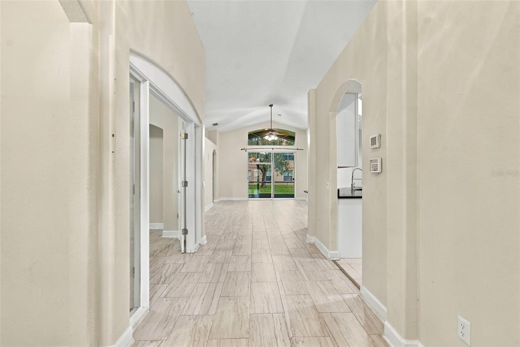 16207 ASHLEY PARK PLACE, TAMPA, FL — photo 4 of 30