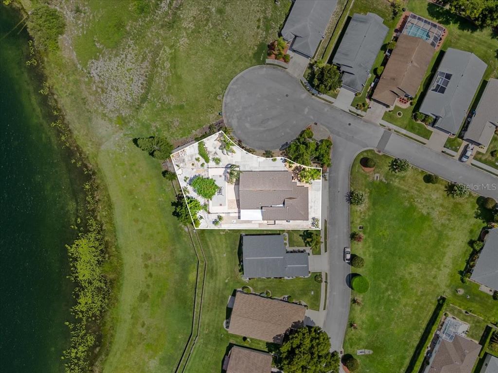 452 LAKE SUZANNE DRIVE