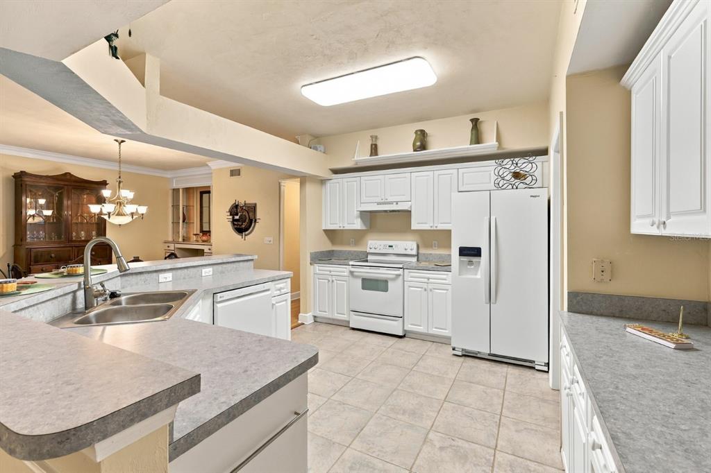 10538 NW 28TH LANE, GAINESVILLE, FL — photo 4 of 30