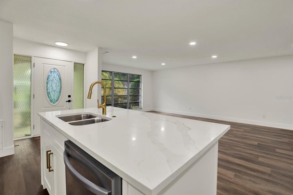 2661 PEBBLE BEACH DRIVE, CLEARWATER, FL — photo 3 of 22