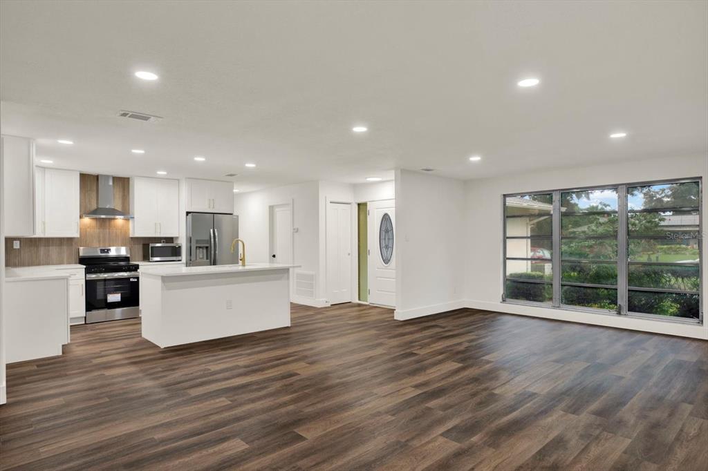 2661 PEBBLE BEACH DRIVE, CLEARWATER, FL — photo 4 of 22