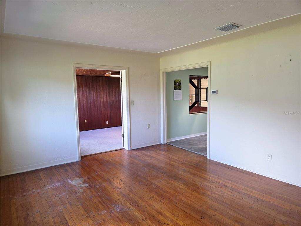 6044 BURLINGTON AVENUE N, ST PETERSBURG, FL — photo 3 of 45