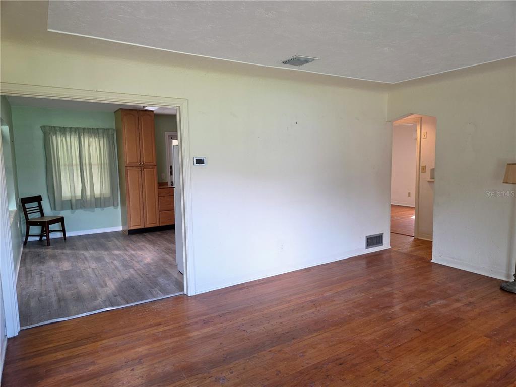 6044 BURLINGTON AVENUE N, ST PETERSBURG, FL — photo 4 of 45