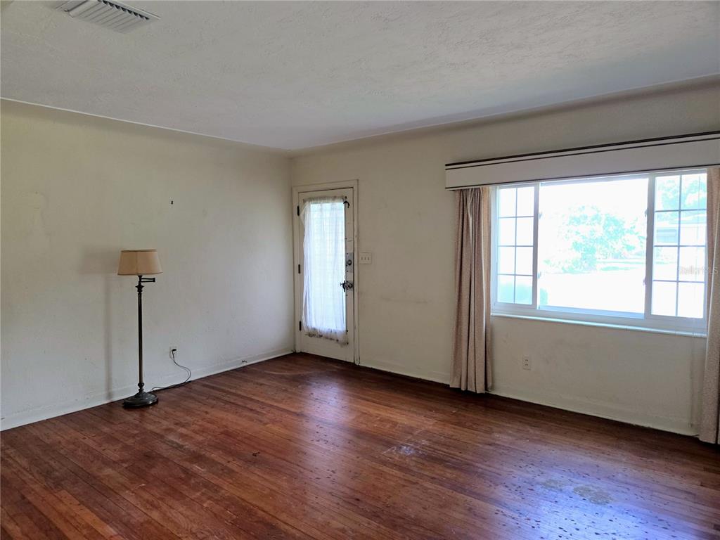 6044 BURLINGTON AVENUE N, ST PETERSBURG, FL — photo 5 of 45