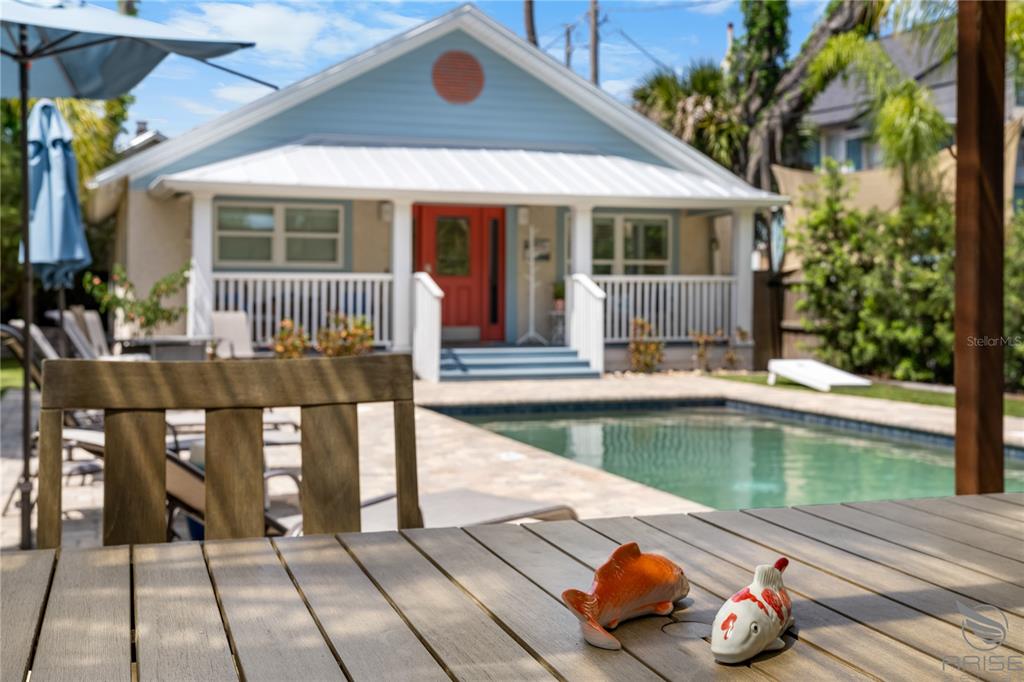 305 LIVE OAK