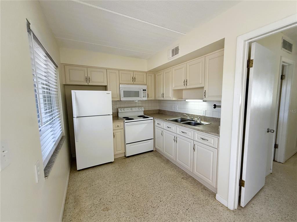 17688 GULF BOULEVARD UNIT 202, REDINGTON SHORES, FL — photo 3 of 19