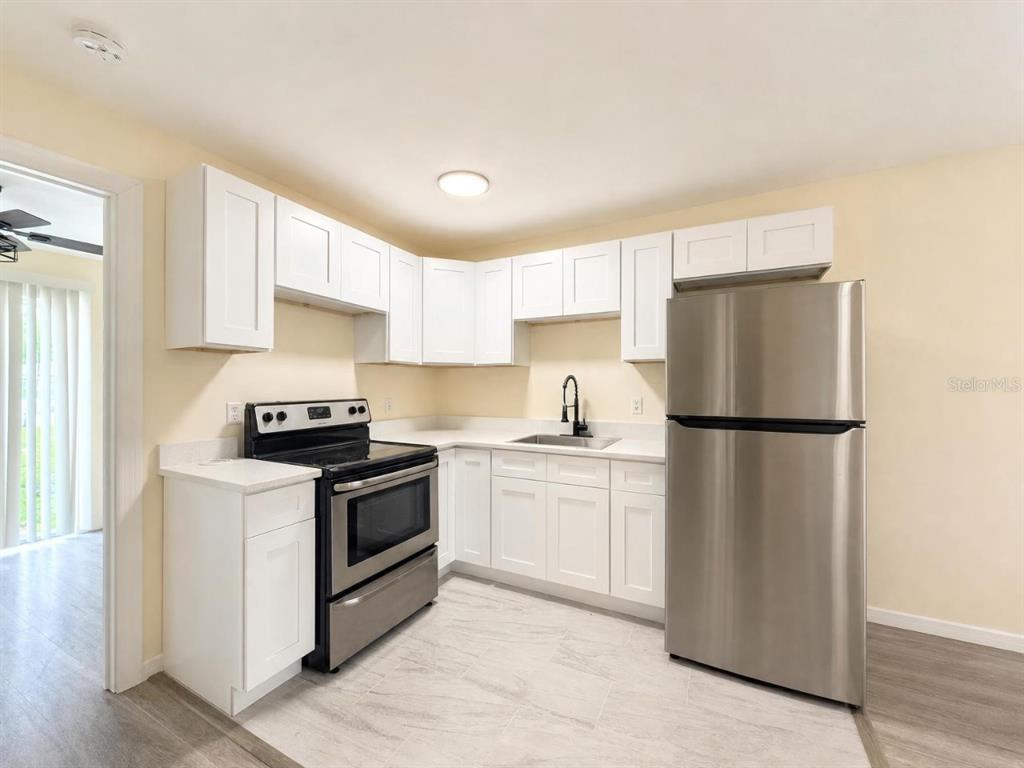 5633 CRISSMAN DRIVE N UNIT C7, ST PETERSBURG, FL — photo 2 of 7
