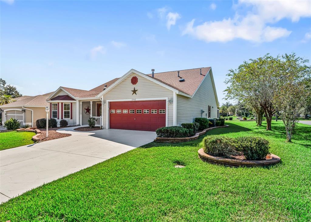 2762 MORVEN PARK WAY, THE VILLAGES, FL — photo 3 of 53