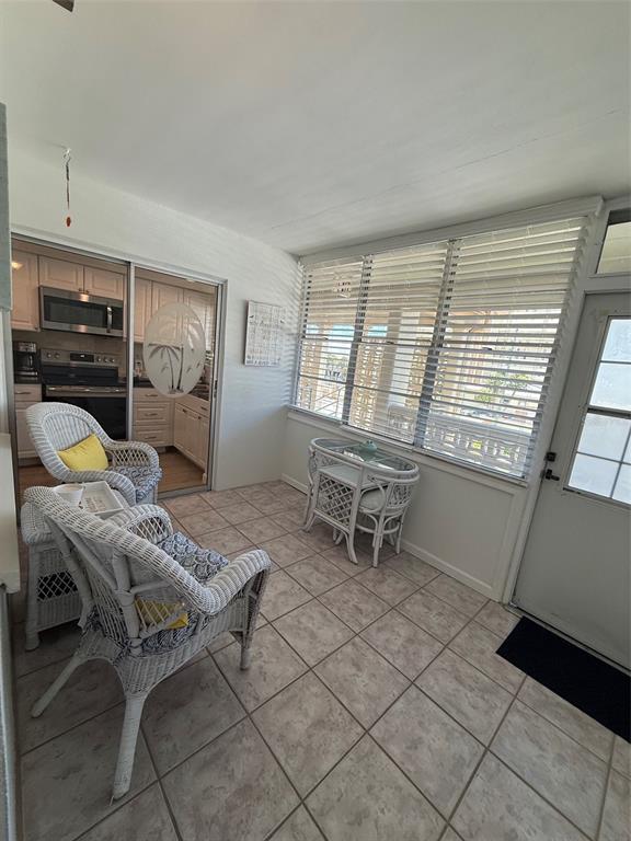 4455 DUHME ROAD UNIT 305, ST PETERSBURG, FL — photo 4 of 25