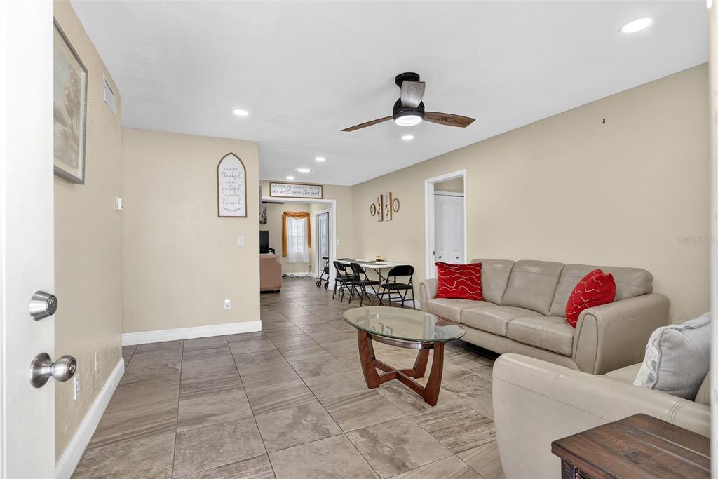558 BROADMOOR DRIVE, ORLANDO, FL — photo 4 of 15